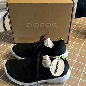 OOFOS Men's Black Loafers with White Soles